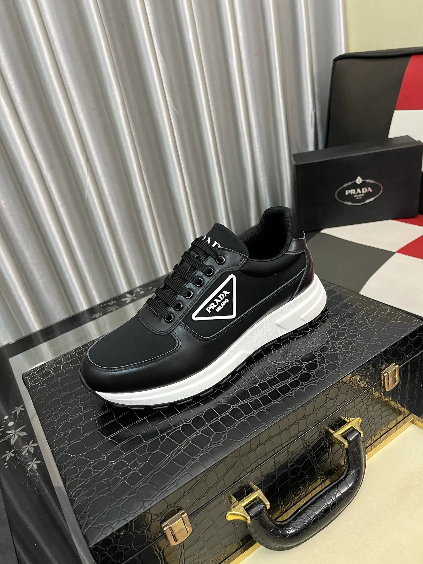 Men's shoes 💰420⌚️⌚️Prada•PRADA original quality.~ Unique modern style sneakers. 🏃A must-have casual shoe for trendy men😍😍 Original brand imported from Italy, imported original leather, sheep lining (refuses to discolor and grind feet) Sole: Original sole provided by the original factory, French lazy style design ⚠️Fit to the feet, original quality, super comfortable original sole. It’s like shooting the real thing🎬The real thing is better, high-quality sneakers Size: 38-444️⃣Colors available